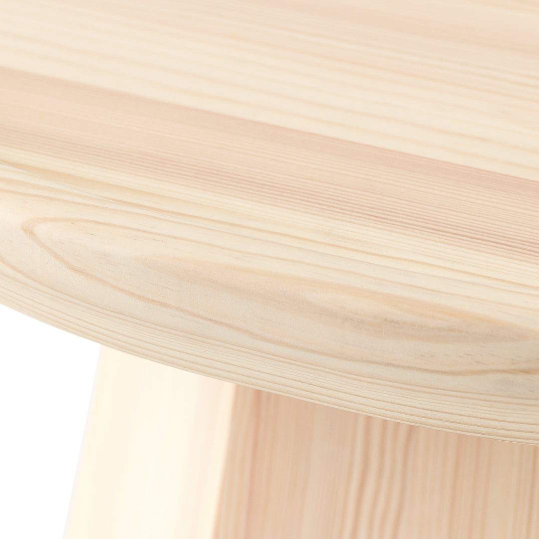 Table basse scandinave en pin avec piètement sculptural octogonal pour salon