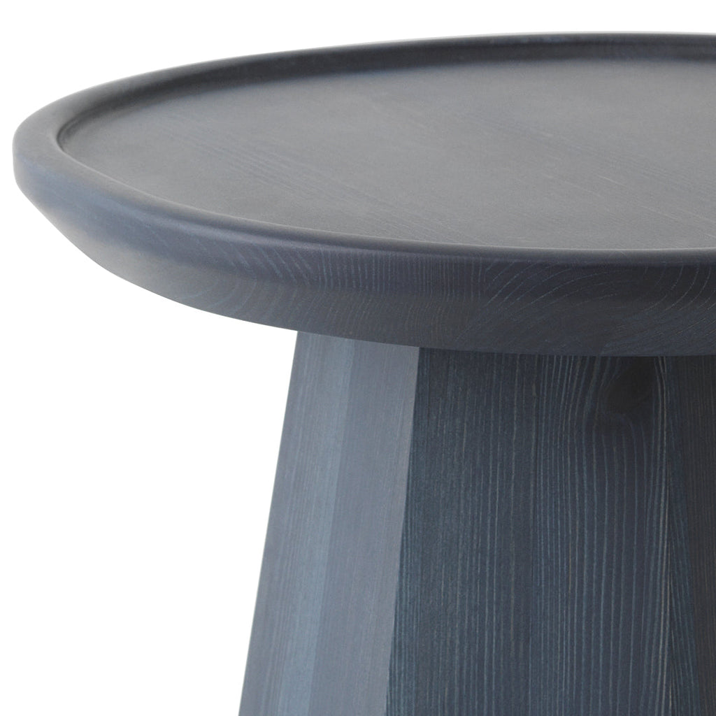 Table basse scandinave en pin avec piètement sculptural octogonal pour salon