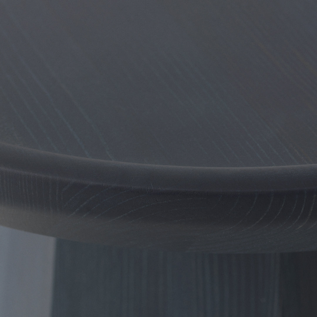 Table basse scandinave en pin avec piètement sculptural octogonal pour salon