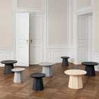 Table basse scandinave en pin avec piètement sculptural octogonal pour salon
