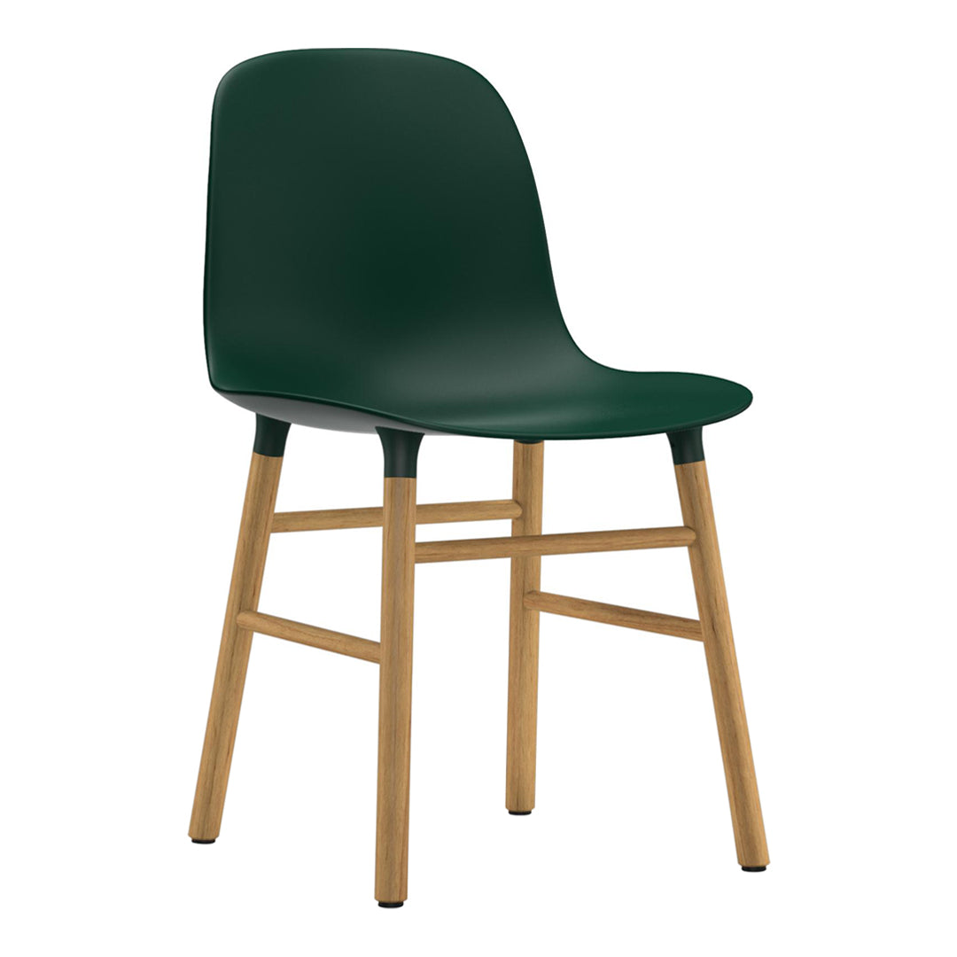 Chaise de salle à manger contemporaine en plastique moulé et chêne avec système d'assemblage intégré.