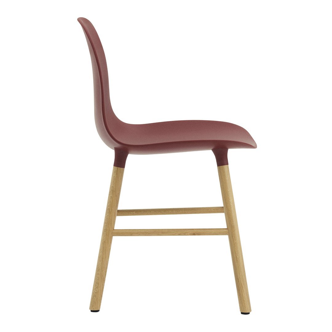 Chaise de salle à manger contemporaine en plastique moulé et chêne avec système d'assemblage intégré.