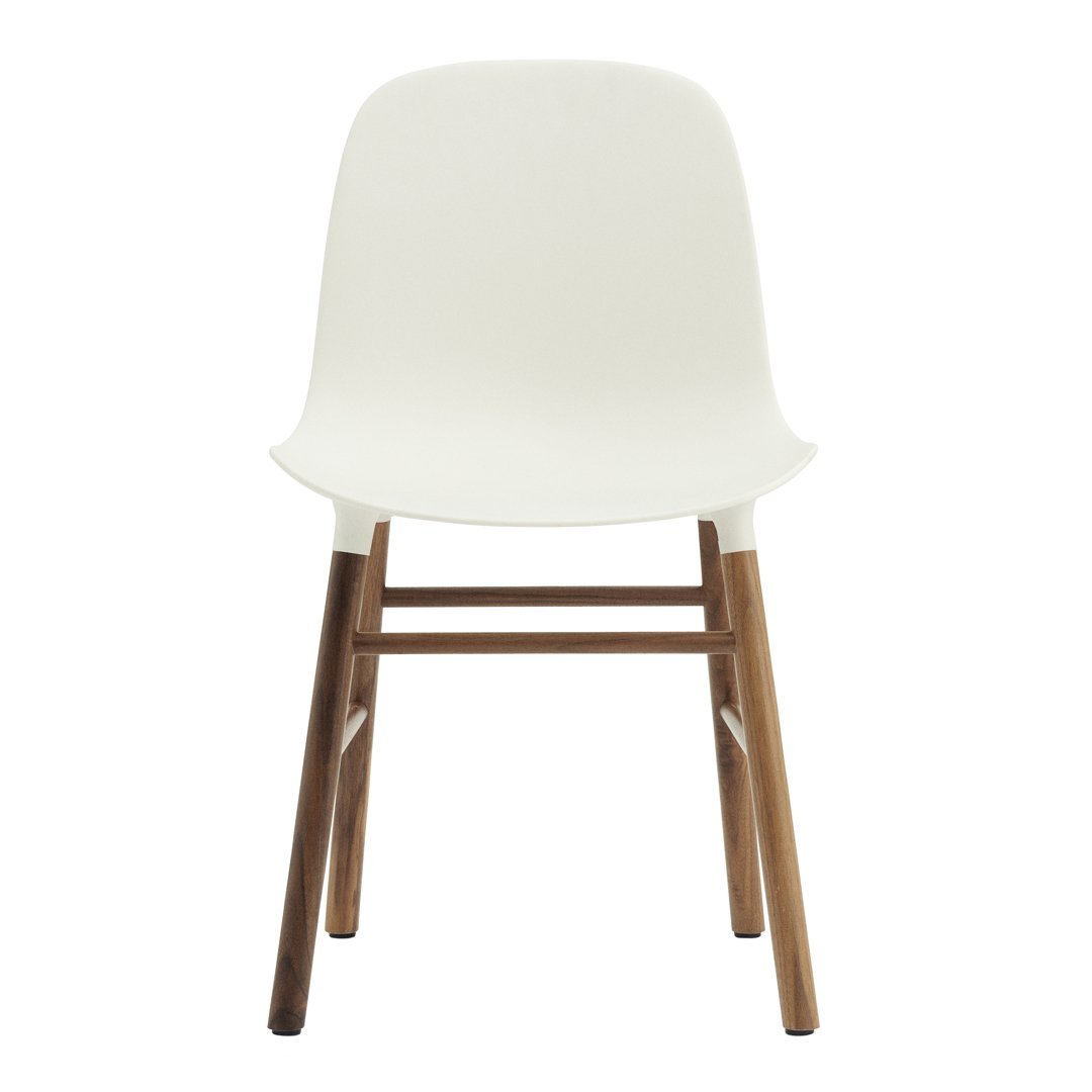 Chaise de salle à manger contemporaine en plastique moulé et chêne avec système d'assemblage intégré.