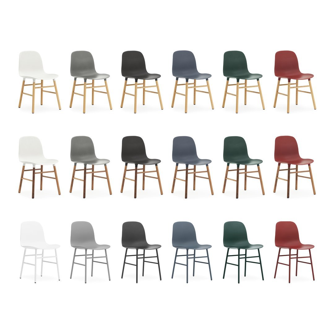 Chaise de salle à manger contemporaine en plastique moulé et chêne avec système d'assemblage intégré.