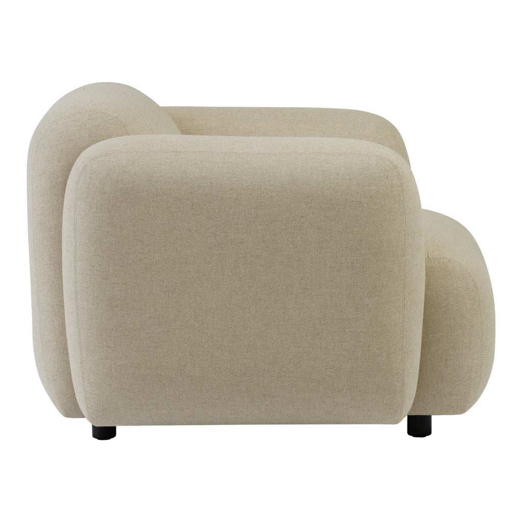Fauteuil de salon rembourré minimaliste avec silhouette aux courbes douces pour le salon