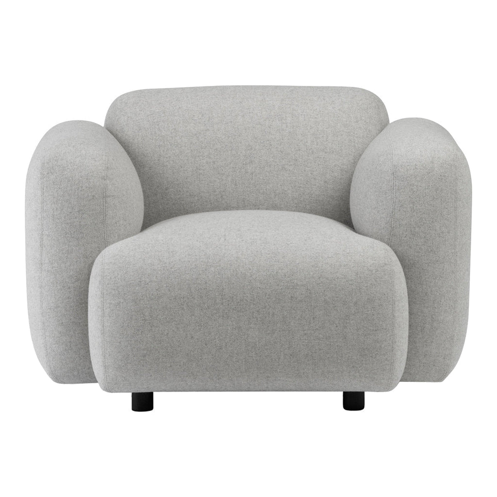 Fauteuil de salon rembourré minimaliste avec silhouette aux courbes douces pour le salon