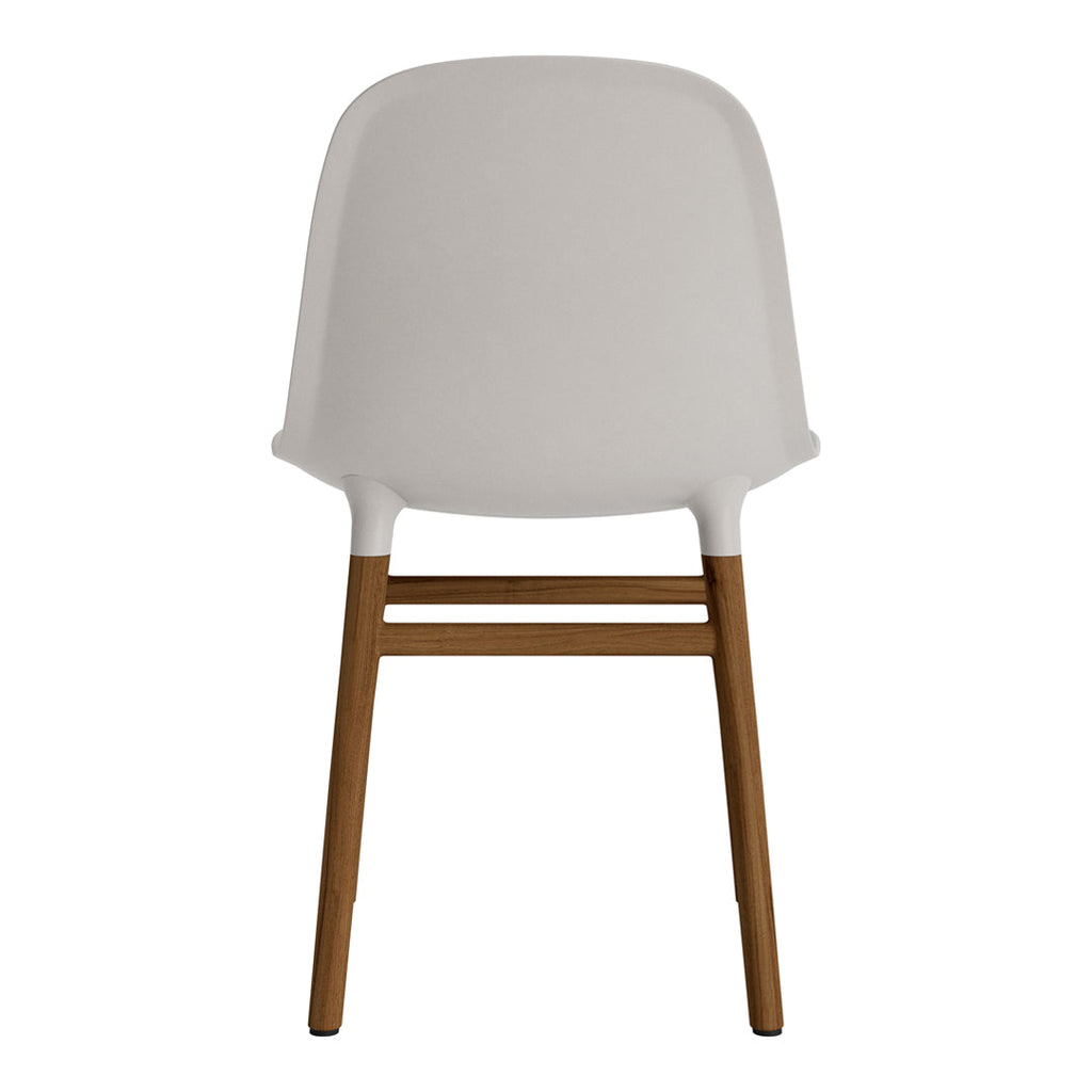 Chaise de salle à manger contemporaine en plastique moulé et chêne avec système d'assemblage intégré.