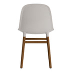 Chaise de salle à manger contemporaine en plastique moulé et chêne avec système d'assemblage intégré.