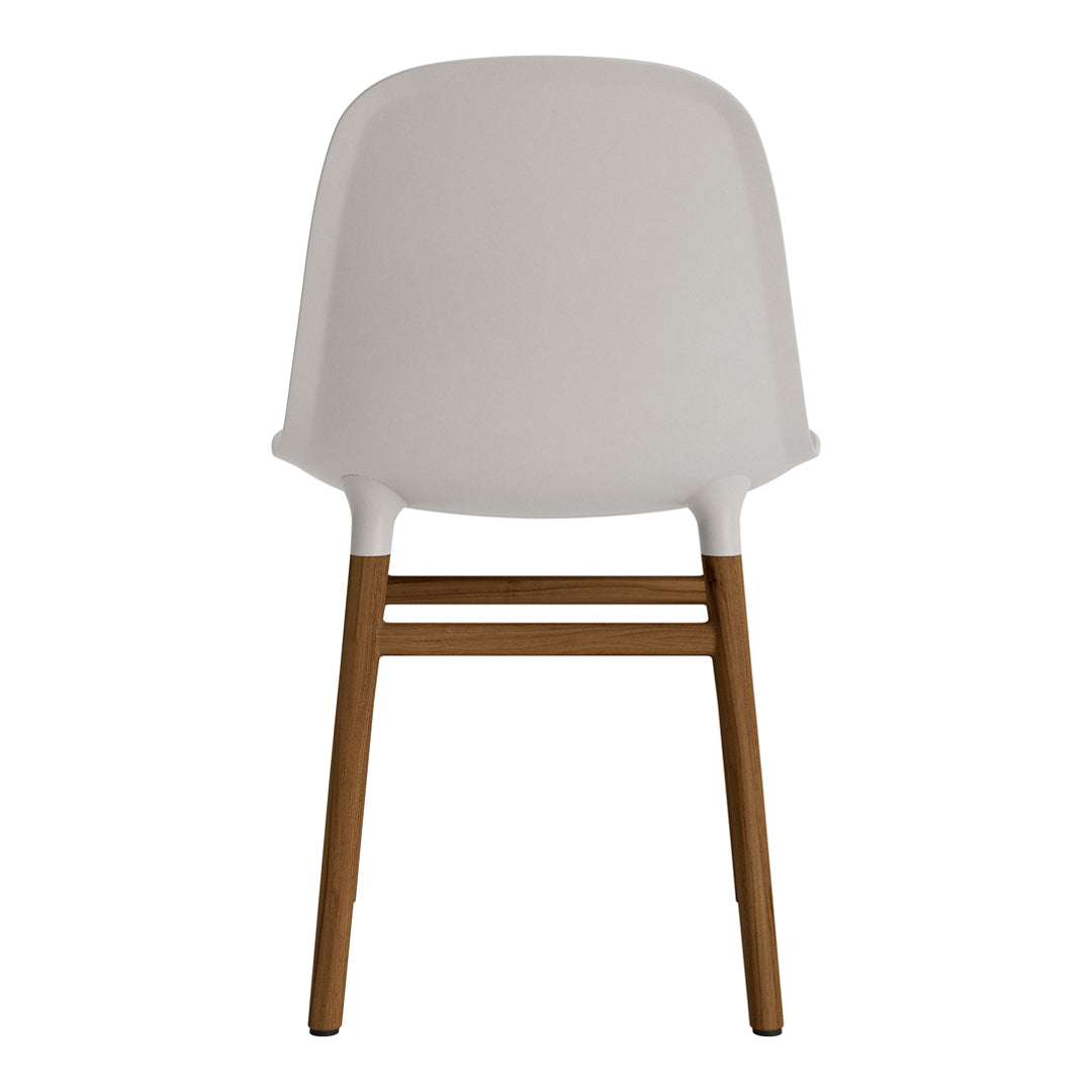 Chaise de salle à manger contemporaine en plastique moulé et chêne avec système d'assemblage intégré.
