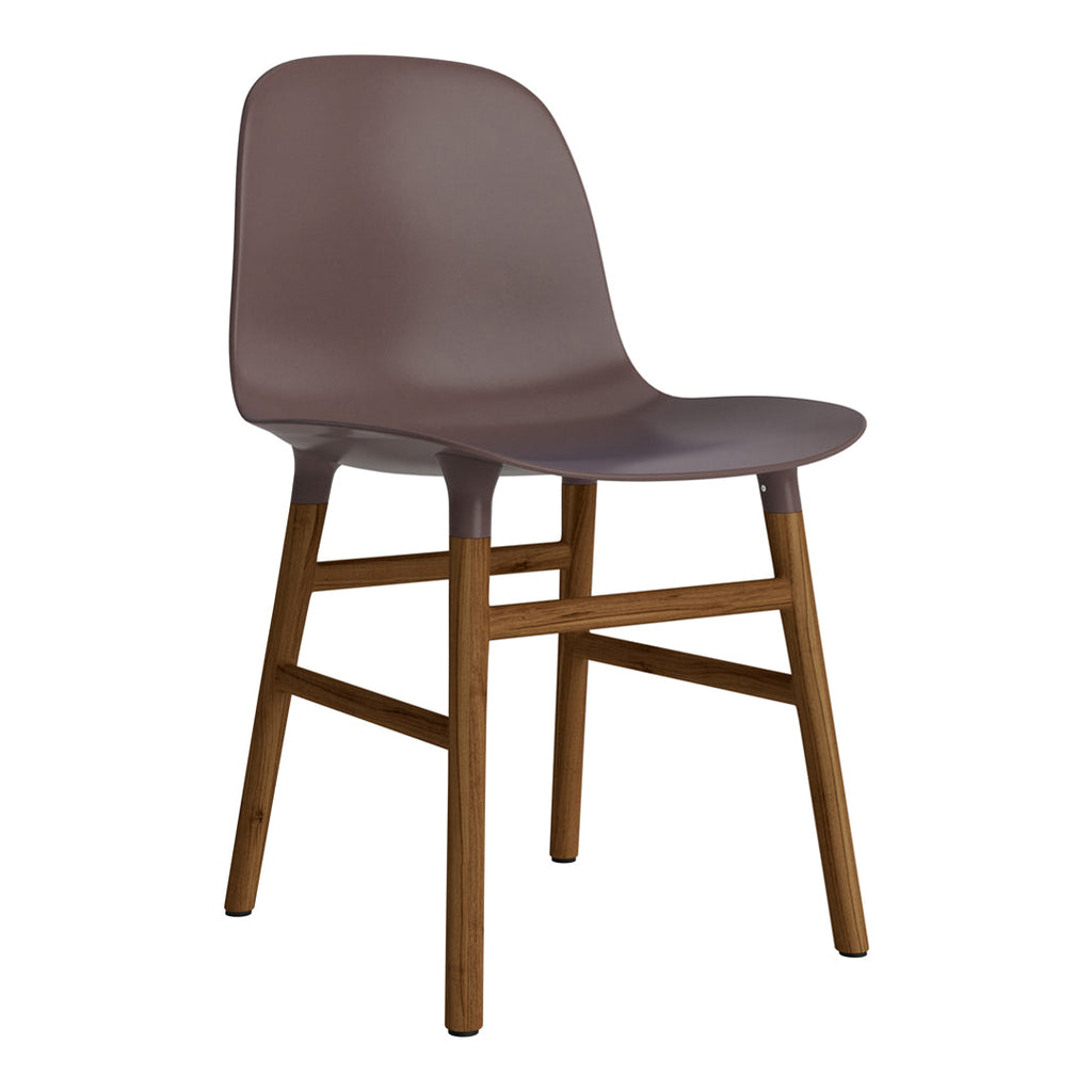 Chaise de salle à manger contemporaine en plastique moulé et chêne avec système d'assemblage intégré.