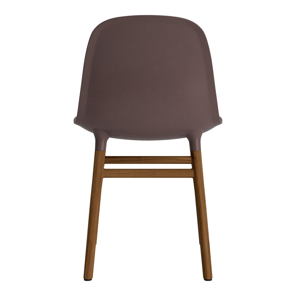 Chaise de salle à manger contemporaine en plastique moulé et chêne avec système d'assemblage intégré.