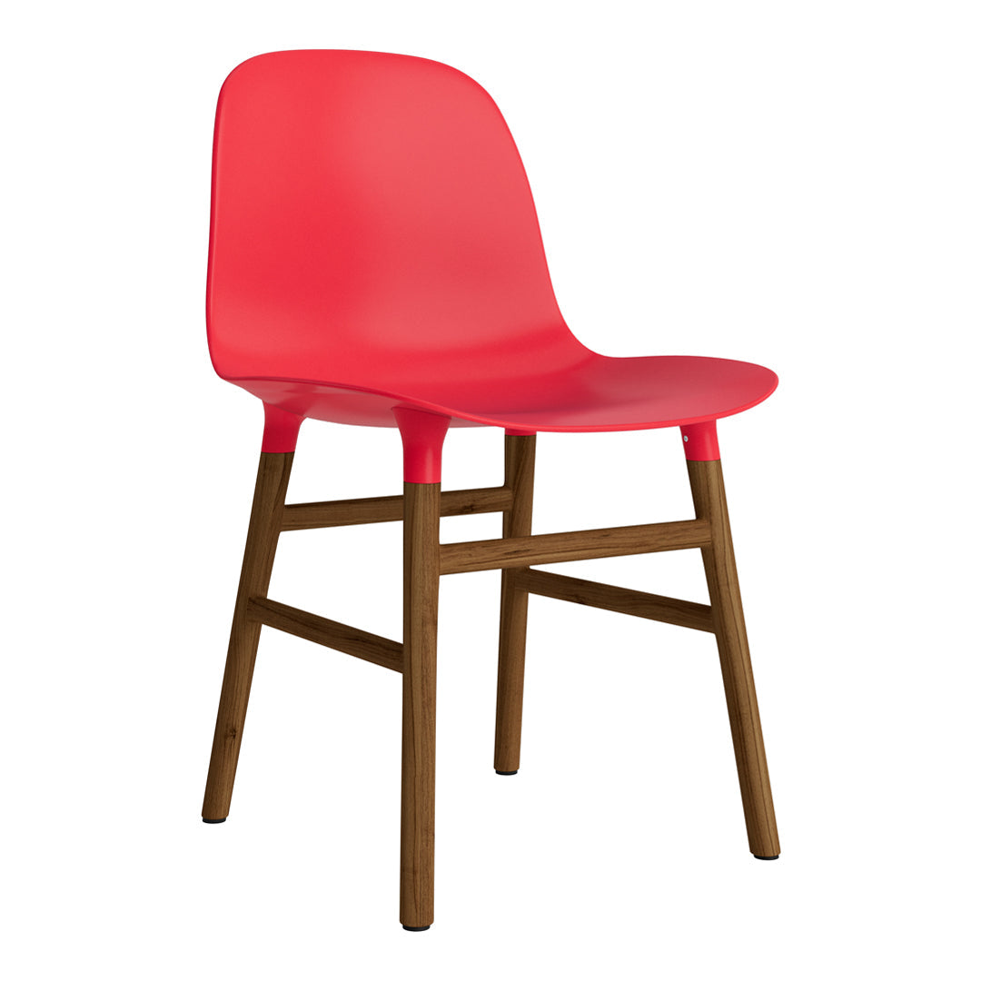 Chaise de salle à manger contemporaine en plastique moulé et chêne avec système d'assemblage intégré.