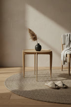 Table d'appoint pliante scandinave en placage moulé avec profil fin élégant pour salon