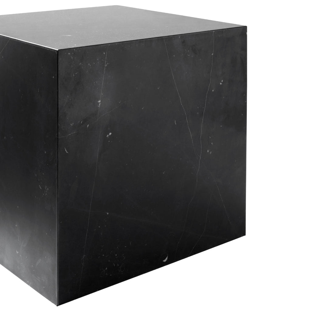 Table d'appoint minimaliste en marbre naturel avec piédestal cubique pour chambre ou salon