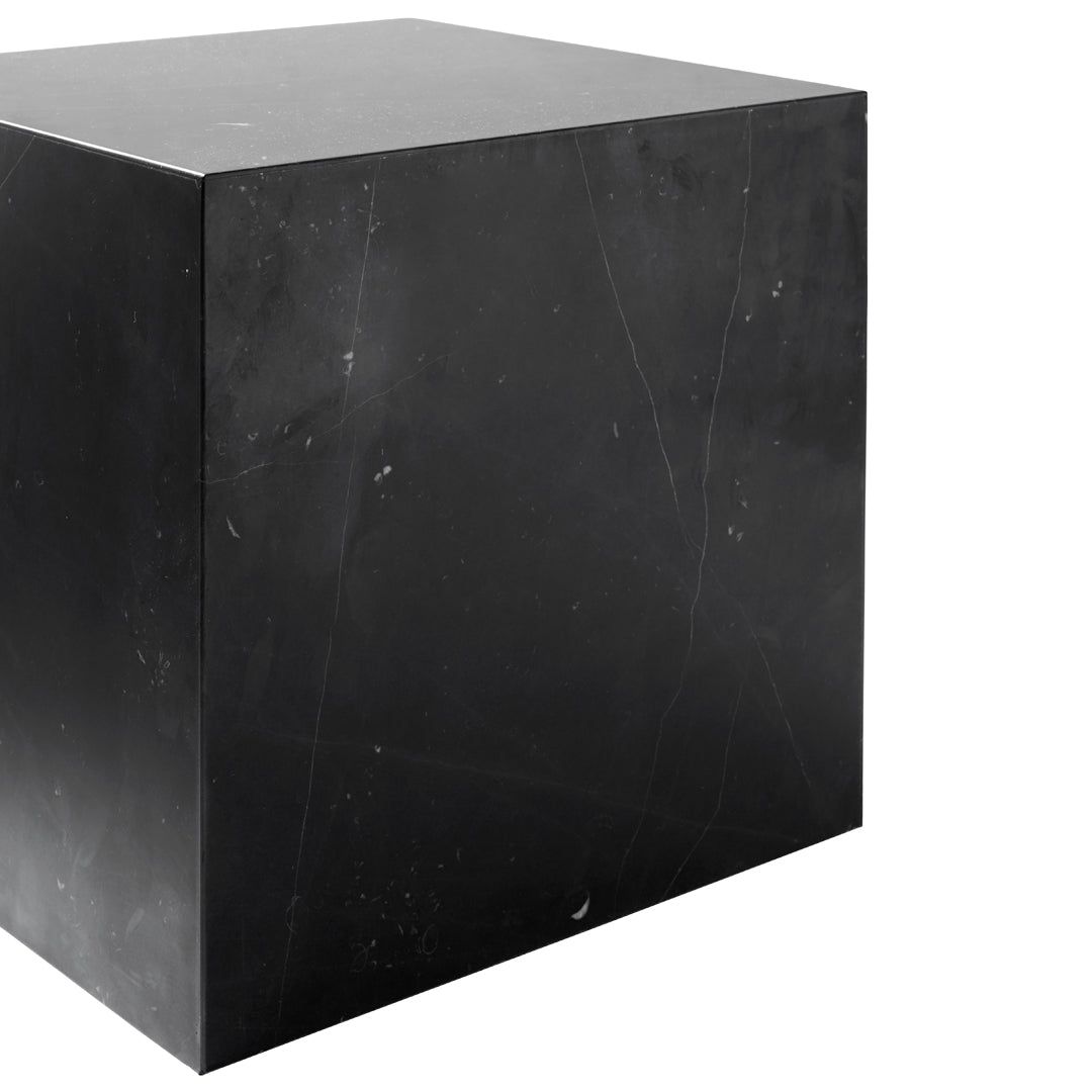 Table d'appoint minimaliste en marbre naturel avec piédestal cubique pour chambre ou salon