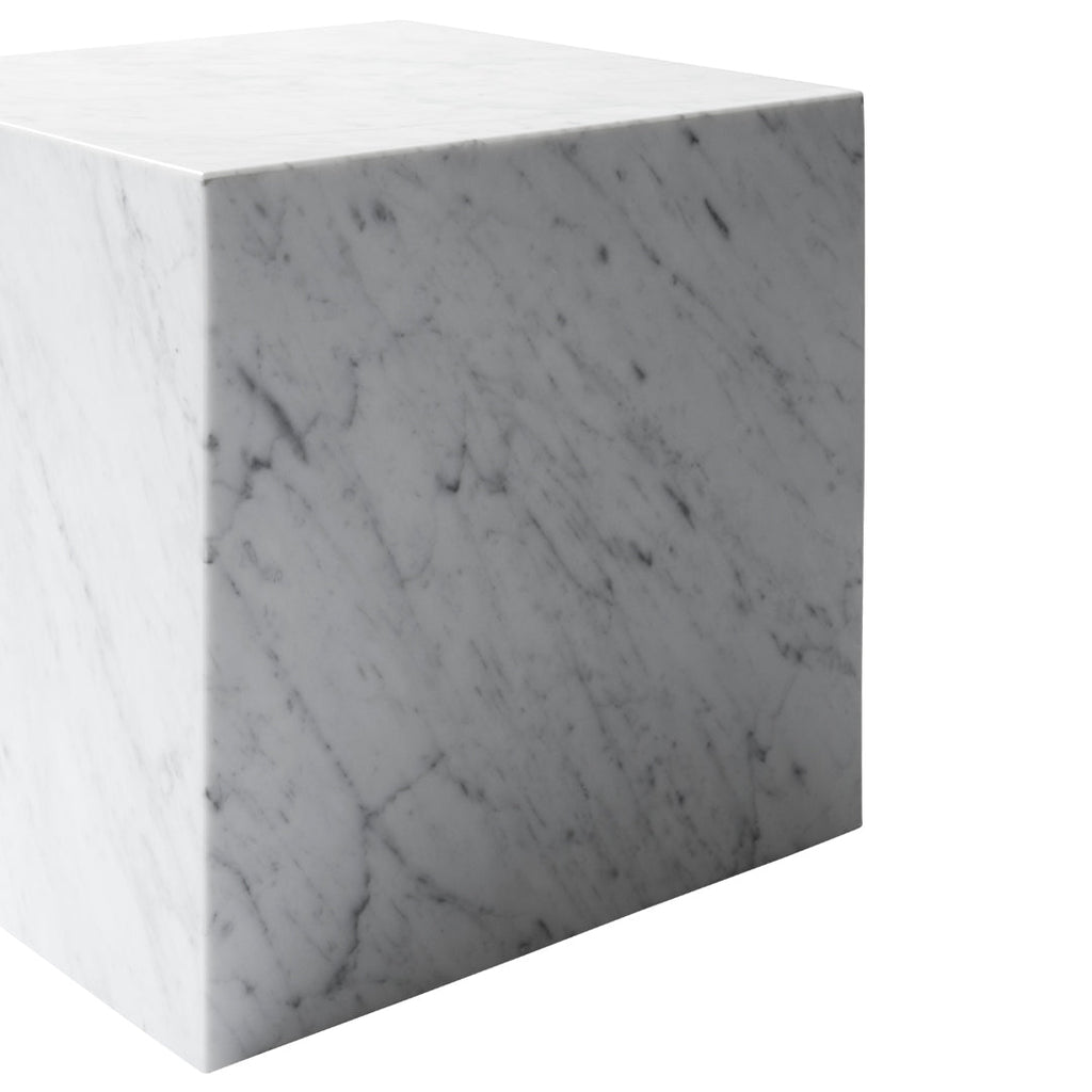 Table d'appoint minimaliste en marbre naturel avec piédestal cubique pour chambre ou salon