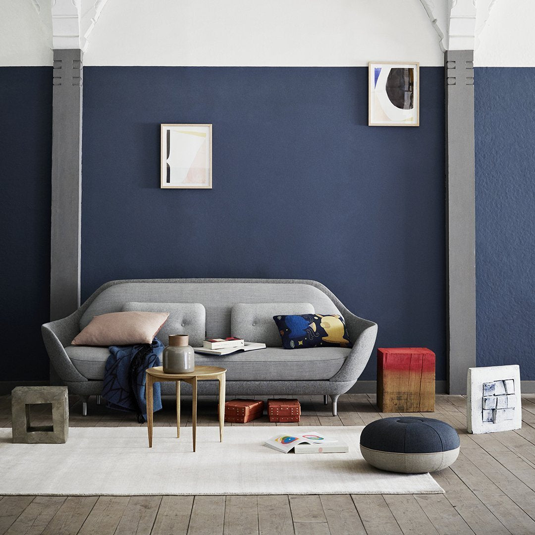 Table d'appoint pliante scandinave en placage moulé avec profil fin élégant pour salon