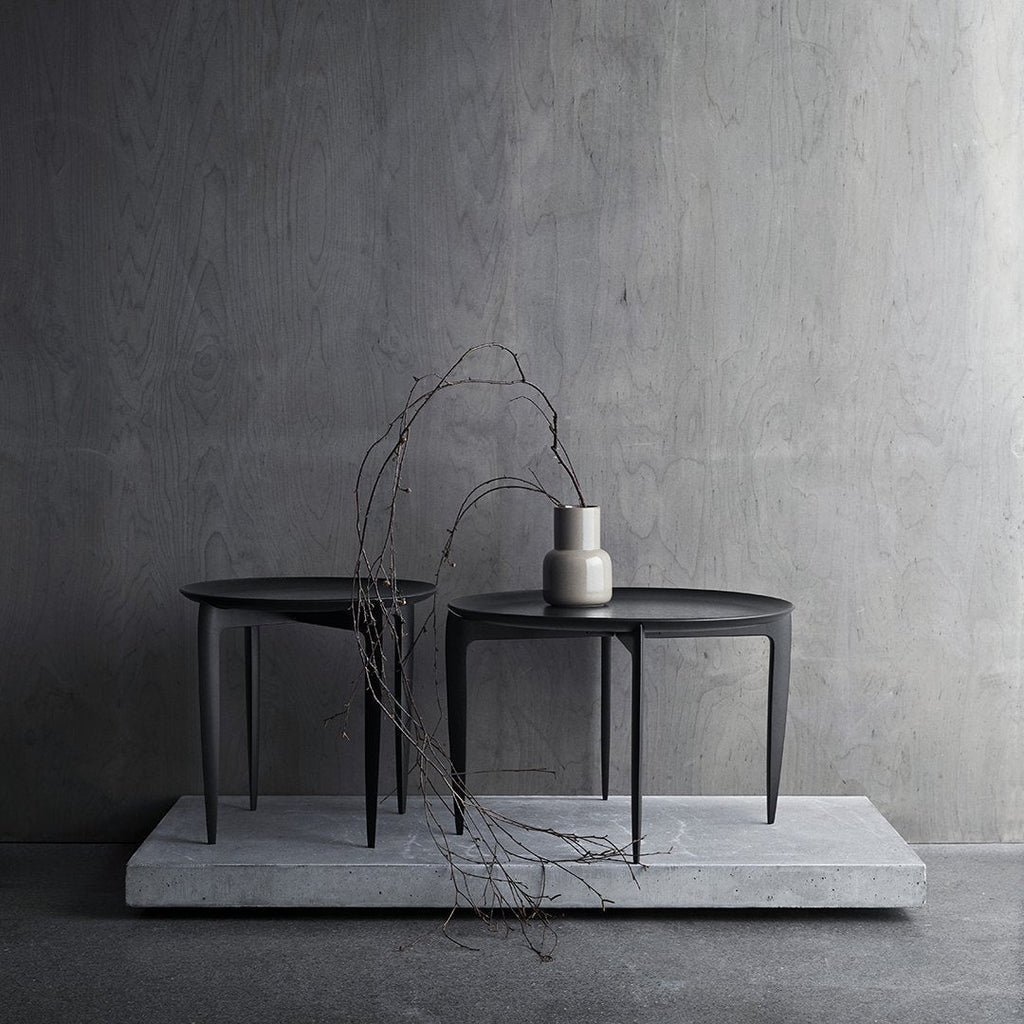 Table d'appoint pliante scandinave en placage moulé avec profil fin élégant pour salon