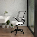 Chaise de bureau ergonomique pivotante en maille à dossier mi-haut avec accoudoirs relevables