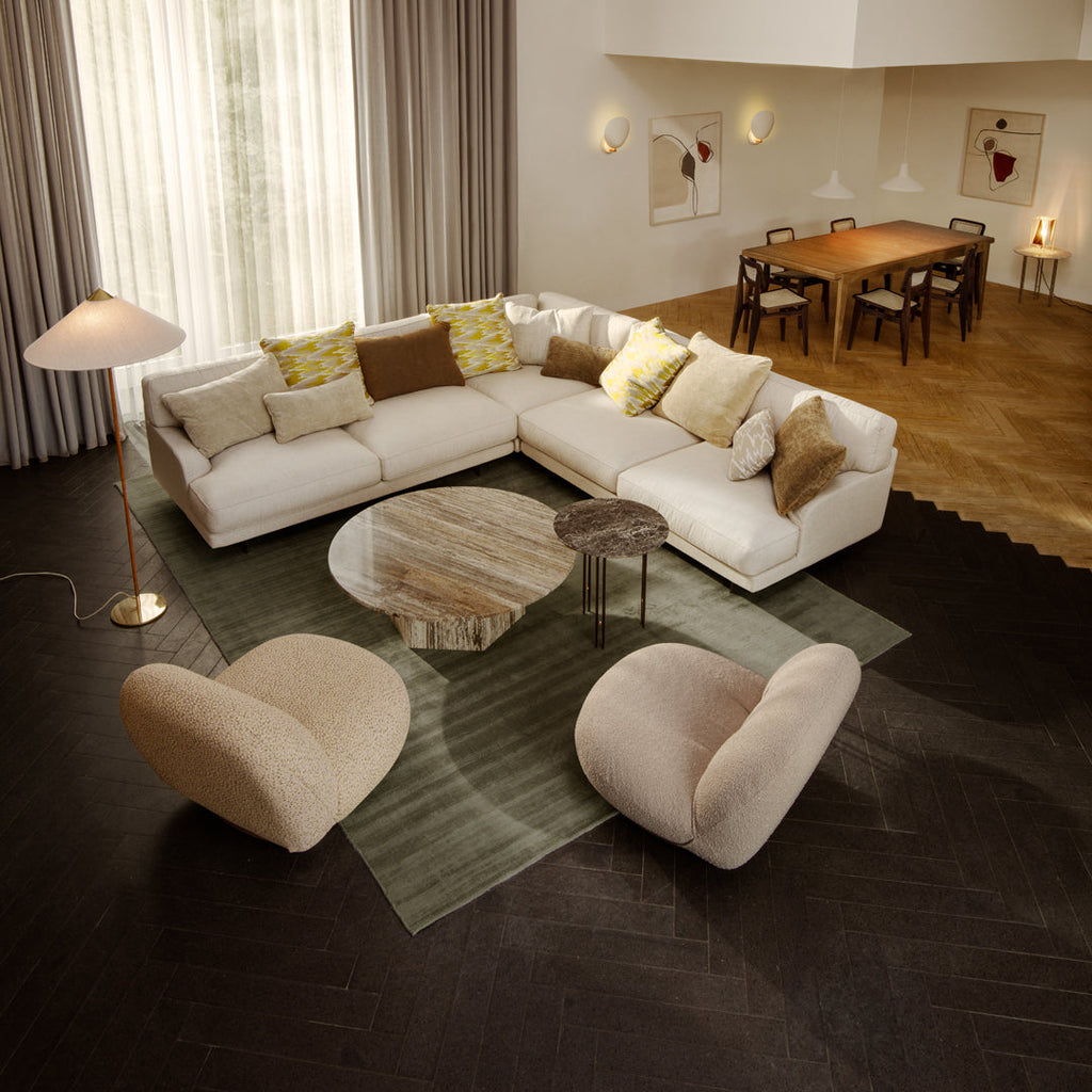 Fauteuil lounge moderne français entièrement tapissé avec forme de nuage flottant de faible hauteur pour salon