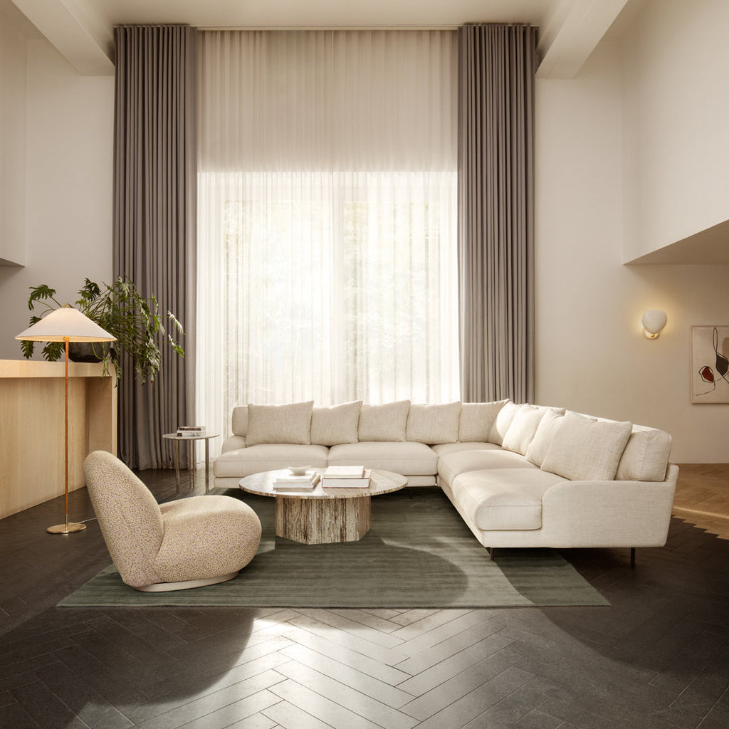 Fauteuil lounge moderne français entièrement tapissé avec forme de nuage flottant de faible hauteur pour salon
