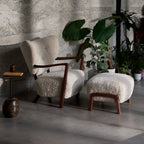 Table d'appoint contemporaine en marbre et acier avec piètement sculptural en forme de sucette inversée pour salon ou chambre à coucher