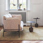 Table d'appoint contemporaine en marbre et acier avec piètement sculptural en forme de sucette inversée pour salon ou chambre à coucher
