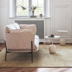 Table d'appoint contemporaine en marbre et acier avec piètement sculptural en forme de sucette inversée pour salon ou chambre à coucher