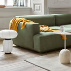 Table d'appoint contemporaine en marbre et acier avec piètement sculptural en forme de sucette inversée pour salon ou chambre à coucher