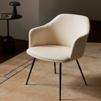 Table d'appoint contemporaine en marbre et acier avec piètement sculptural en forme de sucette inversée pour salon ou chambre à coucher