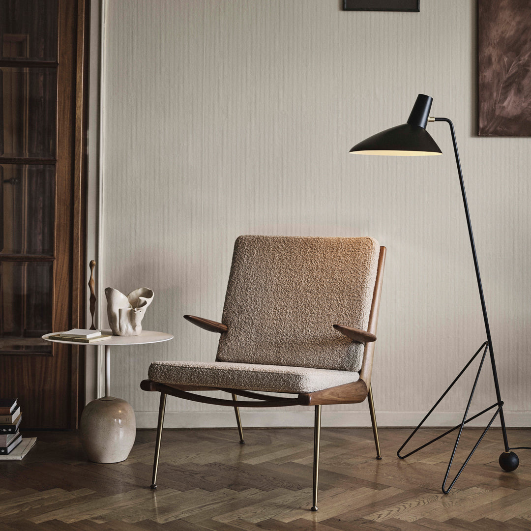 Table d'appoint contemporaine en marbre et acier avec piètement sculptural en forme de sucette inversée pour salon ou chambre à coucher