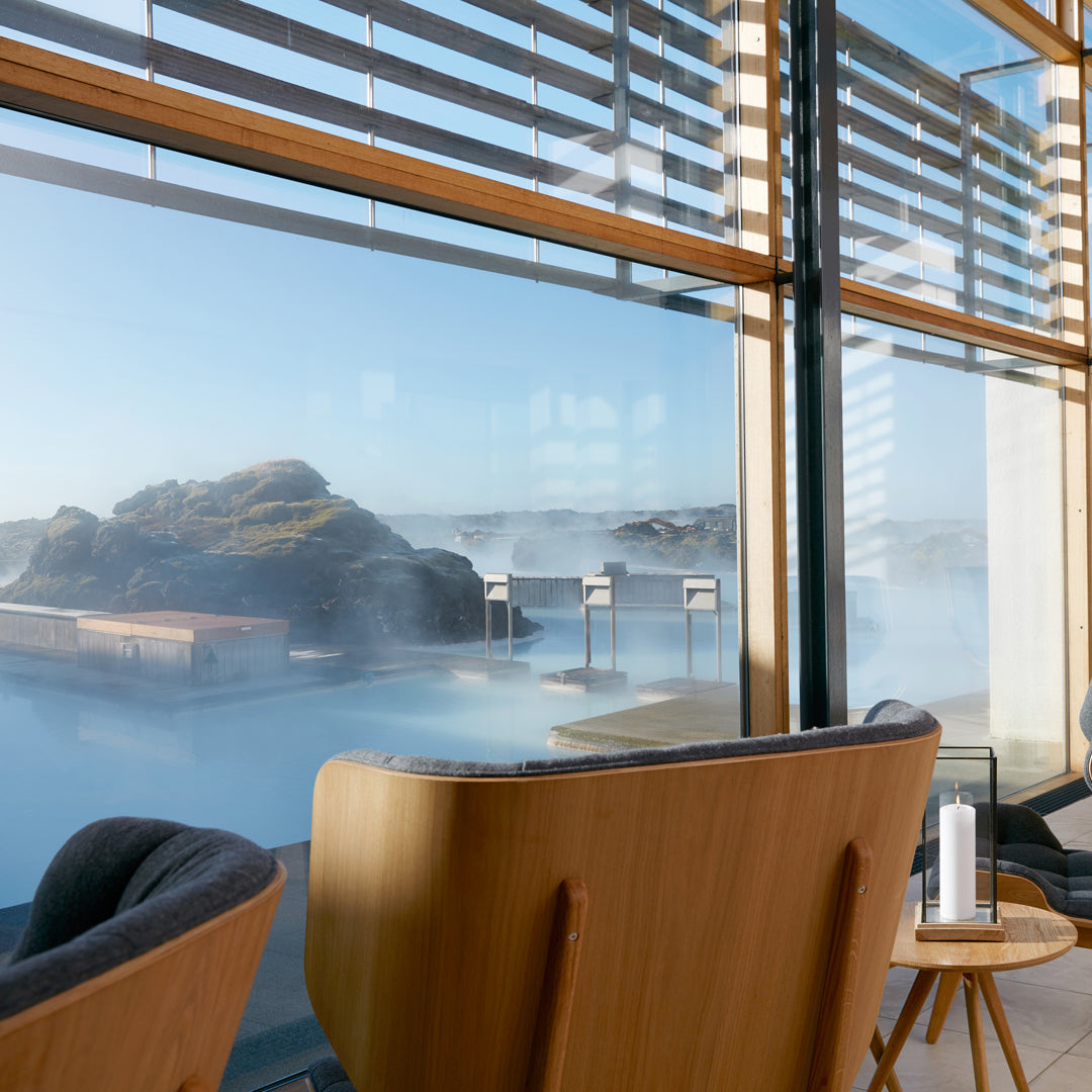 Fauteuil scandinave à haut dossier en chêne massif et placage stratifié pour salon