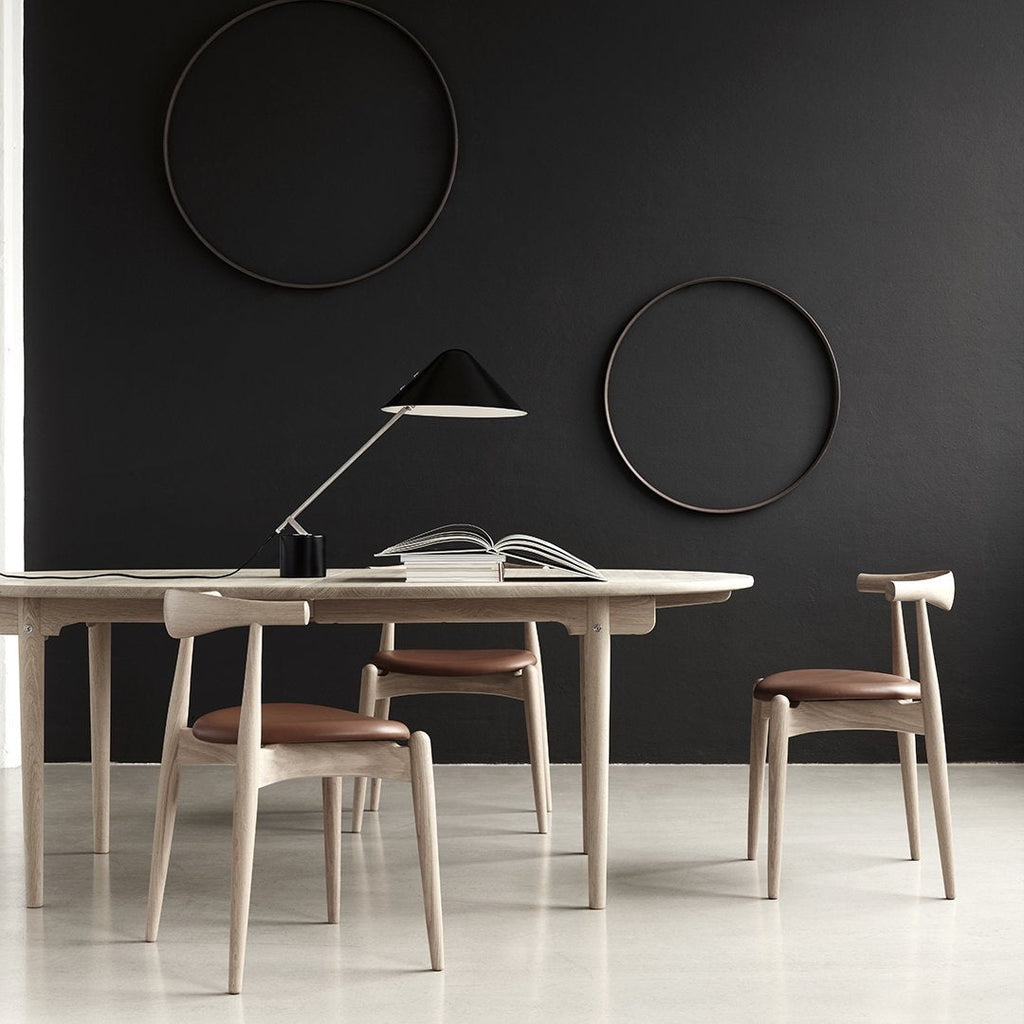 Chaise d'appoint empilable en bois massif scandinave au design minimaliste intemporel pour salle à manger