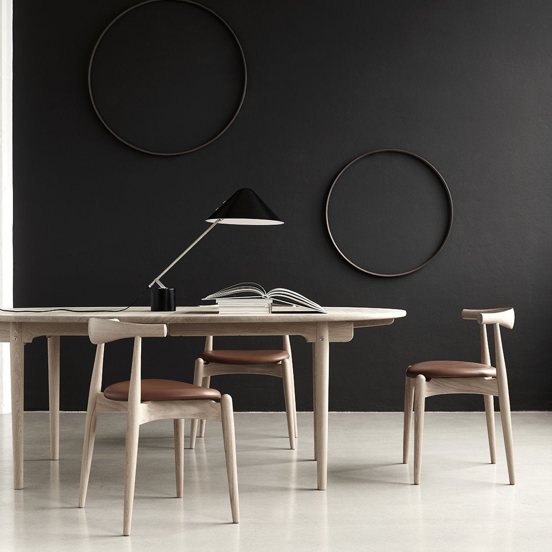 Chaise d'appoint empilable en bois massif scandinave au design minimaliste intemporel pour salle à manger