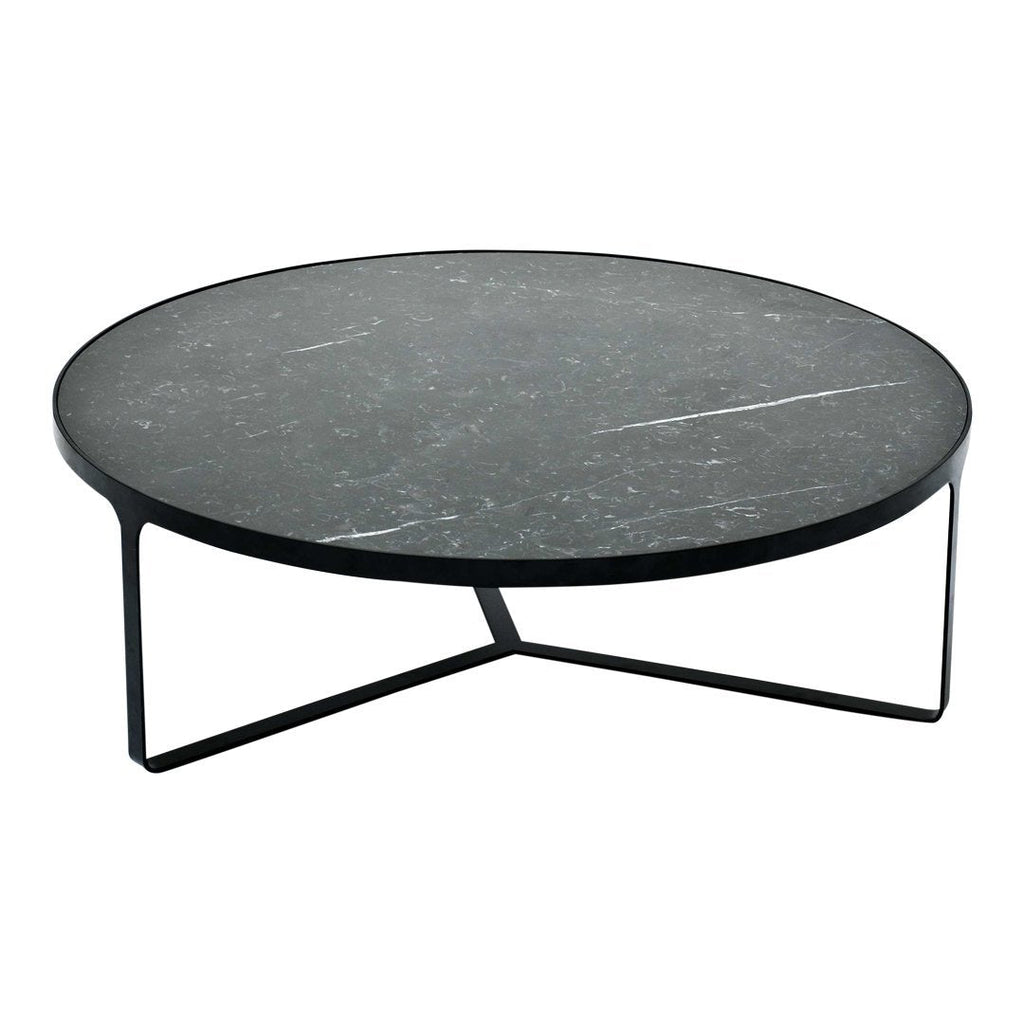 Table basse minimaliste en marbre avec base en cage métallique ouverte pour salon