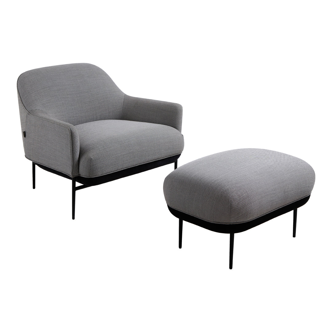 Fauteuil de salon contemporain rembourré, avec profil arrondi sculptural et cadre en métal pour le salon