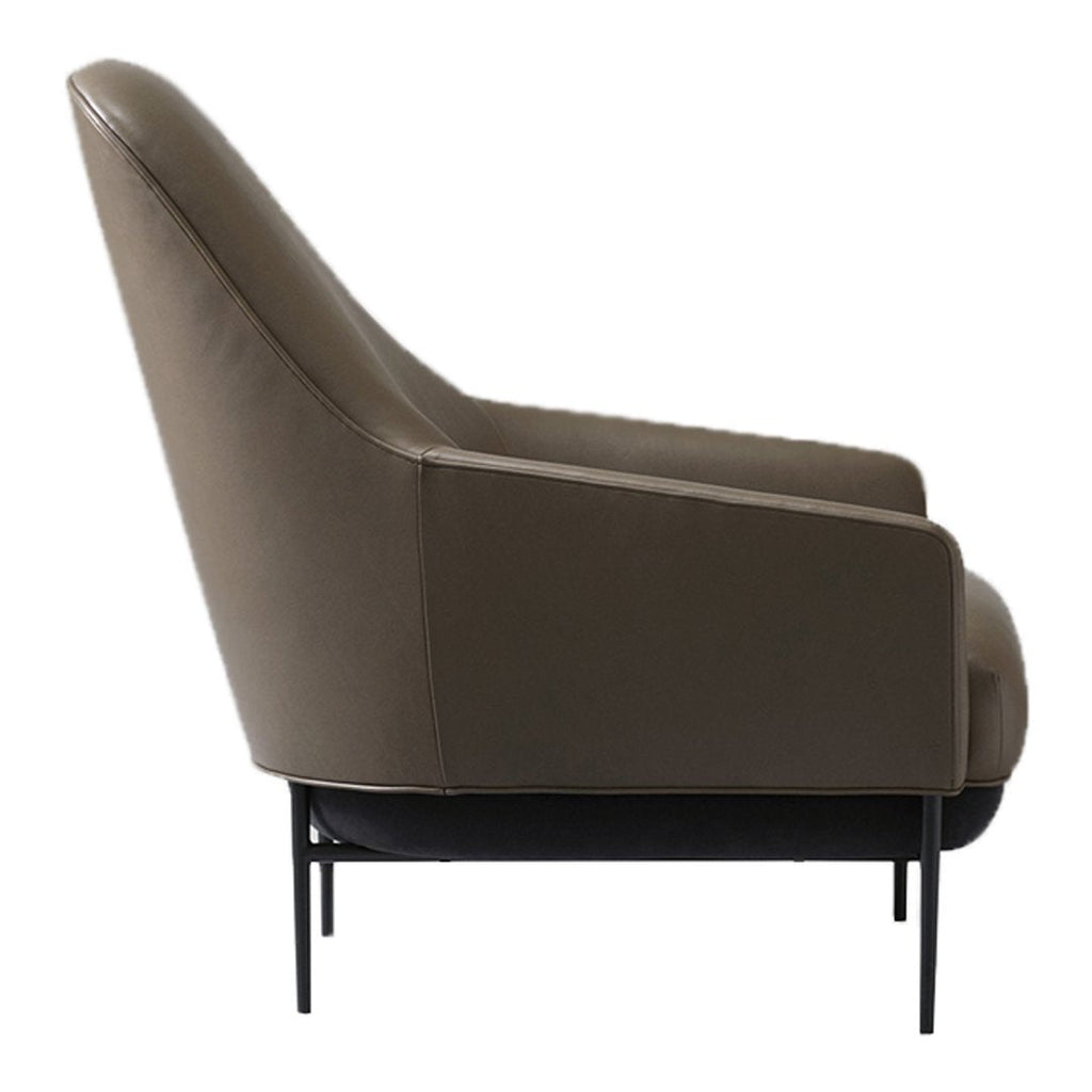 Fauteuil de salon contemporain rembourré, avec profil arrondi sculptural et cadre en métal pour le salon