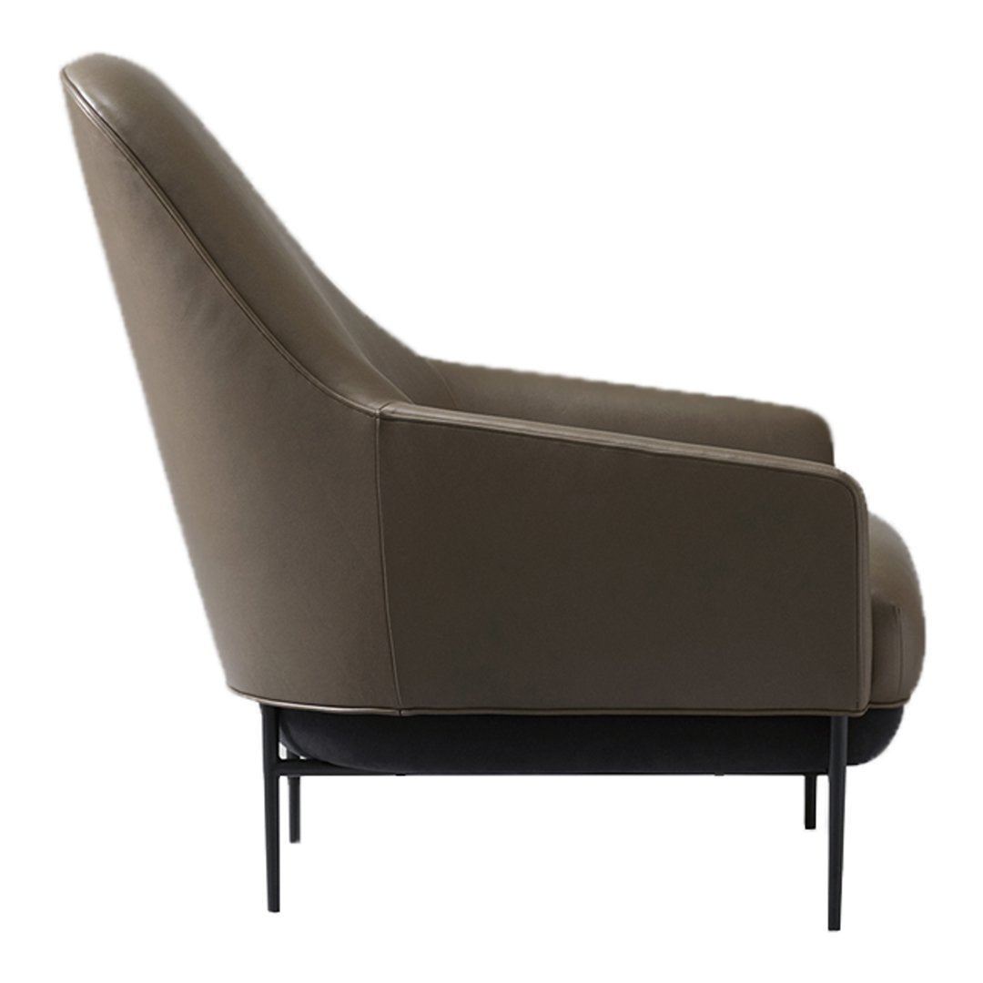 Fauteuil de salon contemporain rembourré, avec profil arrondi sculptural et cadre en métal pour le salon