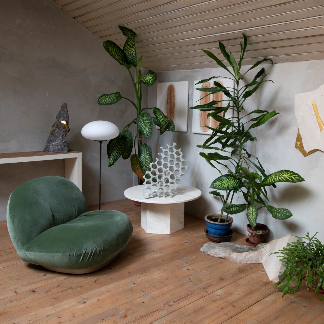 Fauteuil lounge moderne français entièrement tapissé avec forme de nuage flottant de faible hauteur pour salon