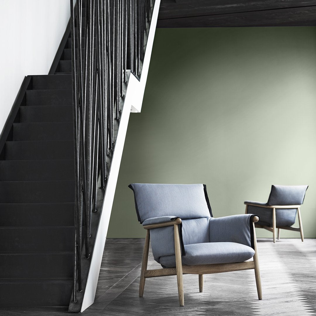 Fauteuil de salon scandinave en bois massif avec coussin triple pliant pour le dossier et l'accoudoir, pour le salon