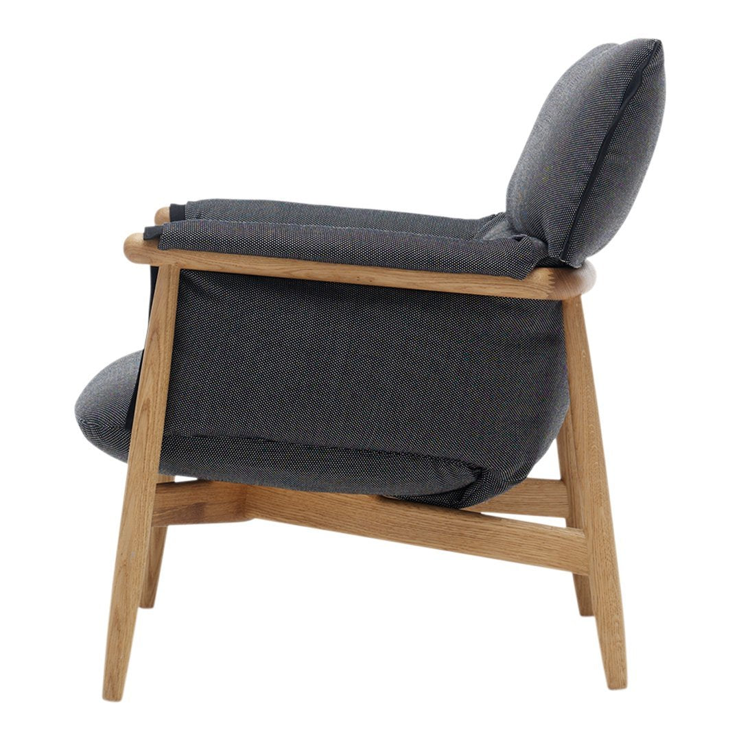 Fauteuil de salon scandinave en bois massif avec coussin triple pliant pour le dossier et l'accoudoir, pour le salon