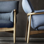 Fauteuil de salon scandinave en bois massif avec coussin triple pliant pour le dossier et l'accoudoir, pour le salon