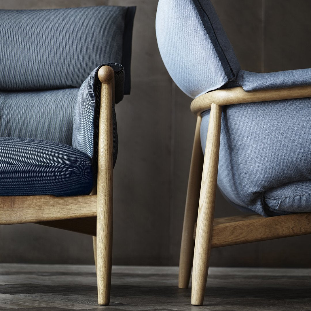 Fauteuil de salon scandinave en bois massif avec coussin triple pliant pour le dossier et l'accoudoir, pour le salon