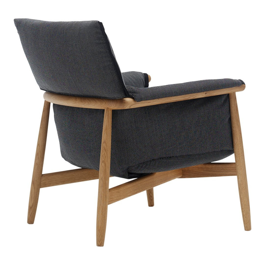 Fauteuil de salon scandinave en bois massif avec coussin triple pliant pour le dossier et l'accoudoir, pour le salon