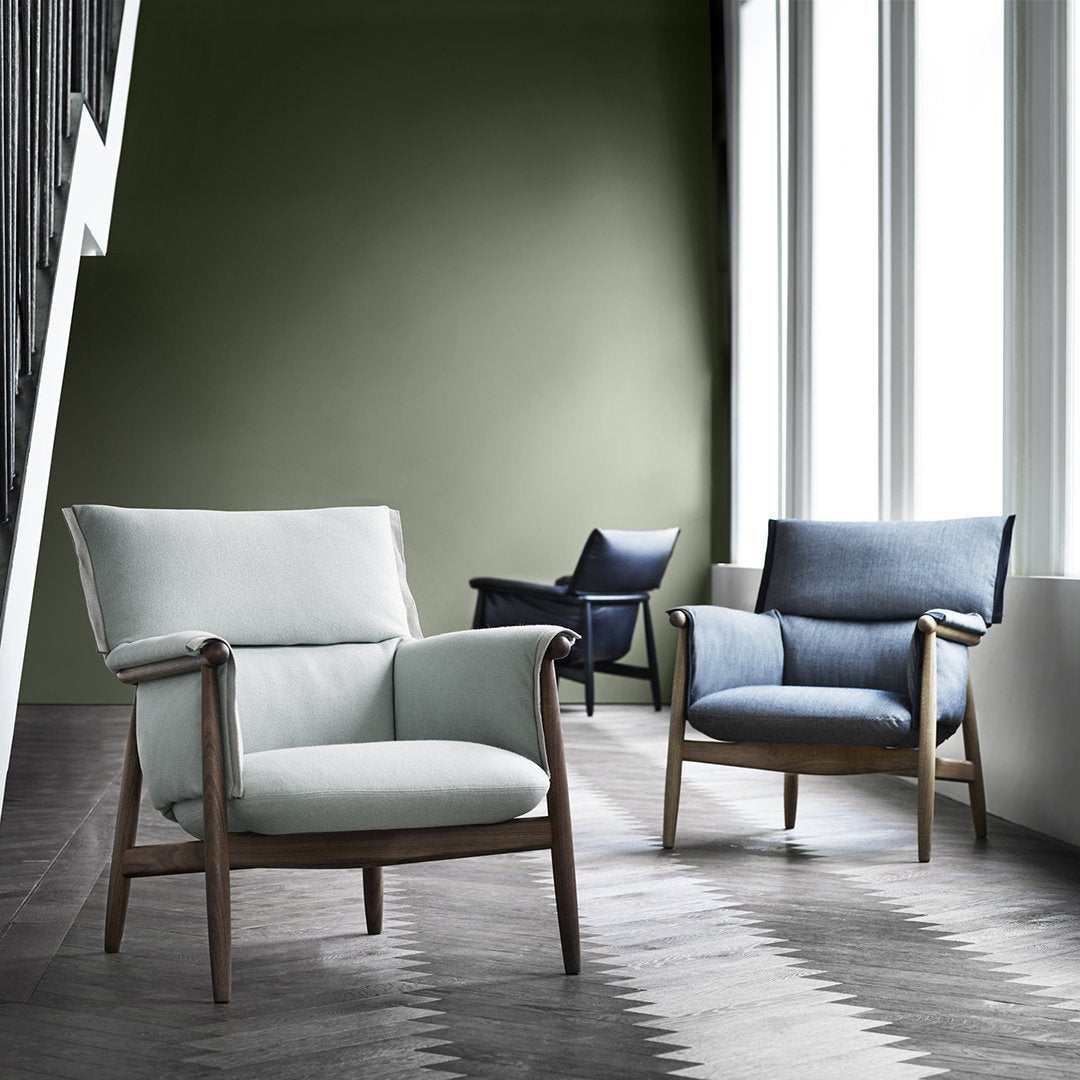 Fauteuil de salon scandinave en bois massif avec coussin triple pliant pour le dossier et l'accoudoir, pour le salon