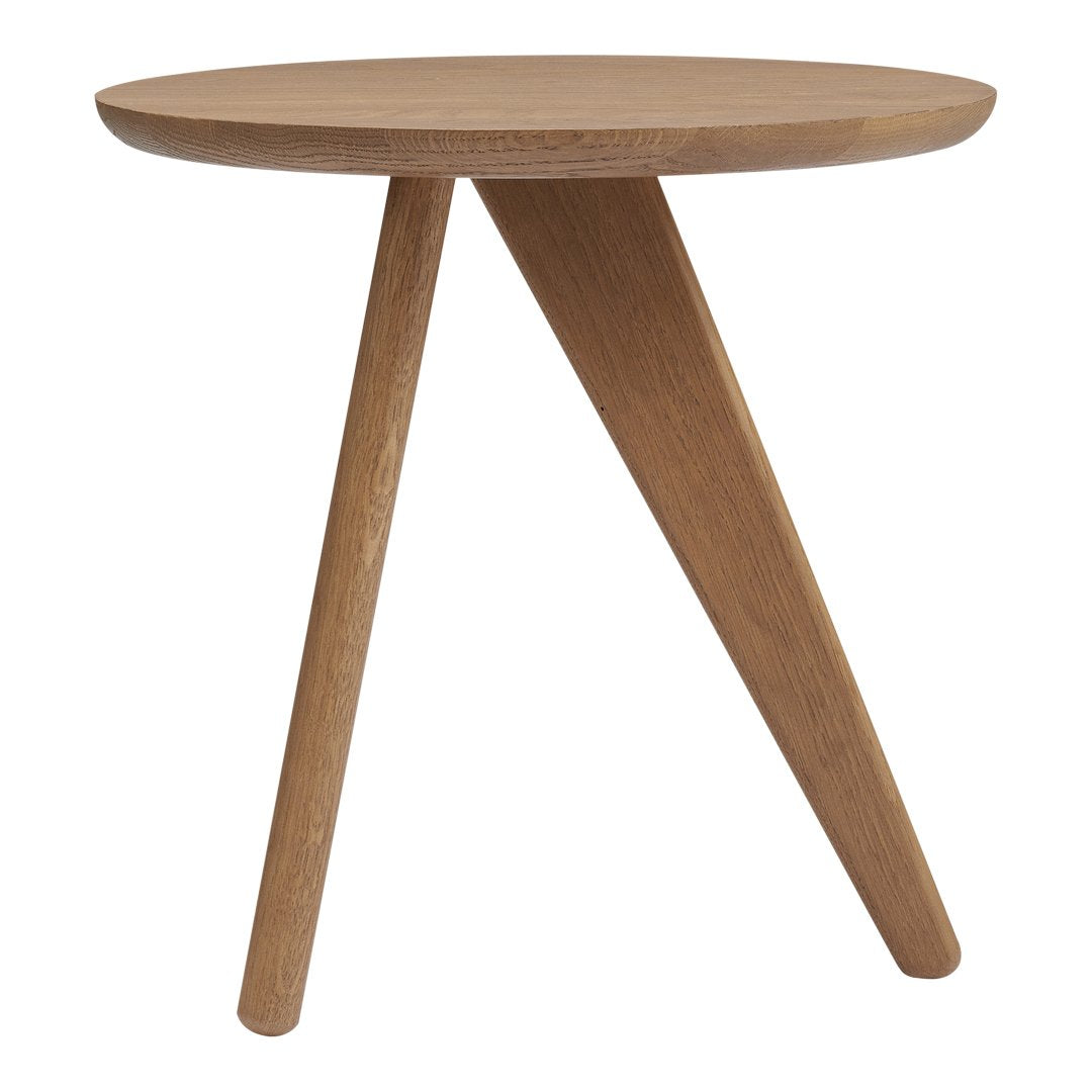 Table d'appoint minimaliste en chêne massif avec pied en forme d'ailette et plateau en placage ultrafin pour salon