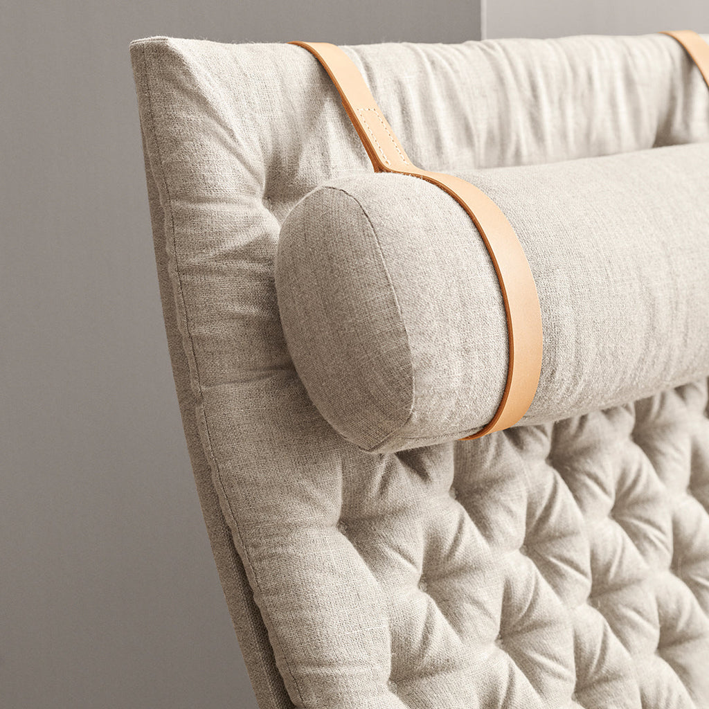 Fauteuil de salon scandinave en chêne massif et toile de lin avec dossier pliable et ferrures en laiton pour salon