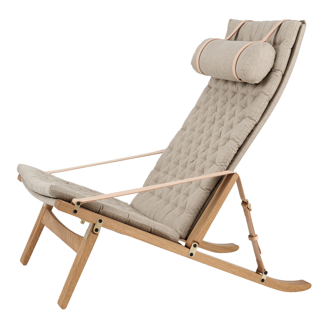 Fauteuil de salon scandinave en chêne massif et toile de lin avec dossier pliable et ferrures en laiton pour salon