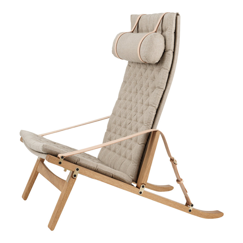 Fauteuil de salon scandinave en chêne massif et toile de lin avec dossier pliable et ferrures en laiton pour salon