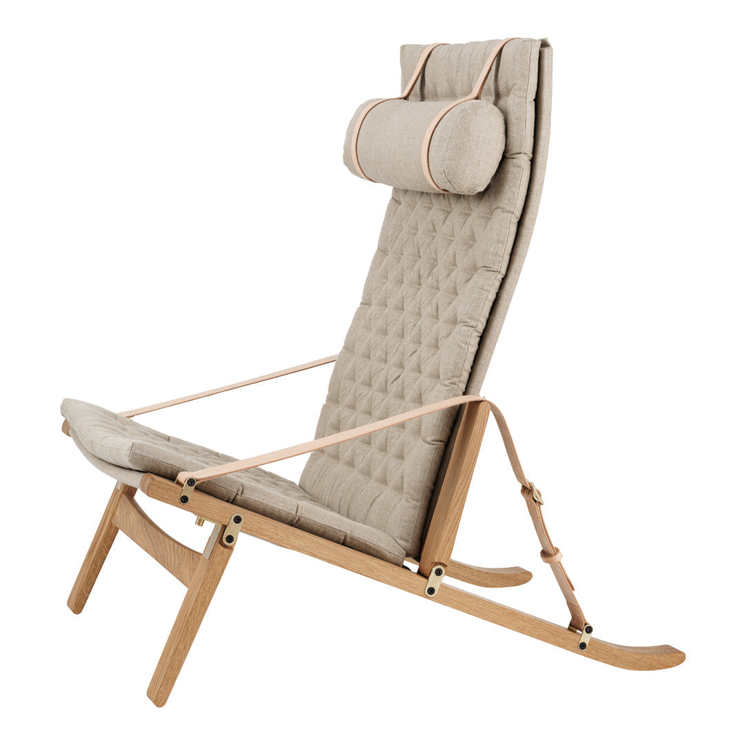 Fauteuil de salon scandinave en chêne massif et toile de lin avec dossier pliable et ferrures en laiton pour salon